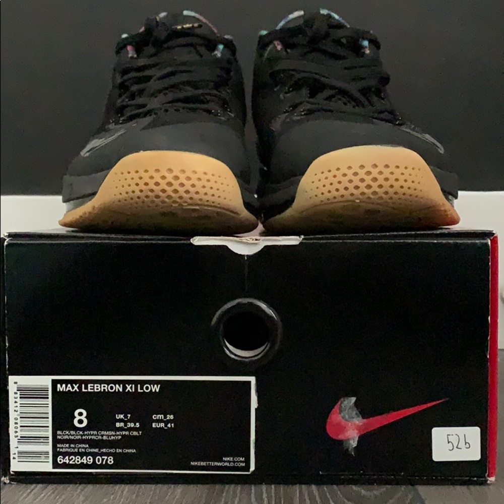 Nike LeBron 11 lows black/gum
